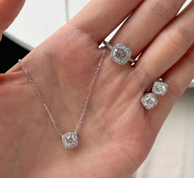 Naszyjnik srebrny rodowany z cyrkoniami HALO Crowned Jewel