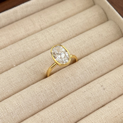 Pierścionek srebrny pozłacany z owalną cyrkonią 4.5ct Oval Bazel