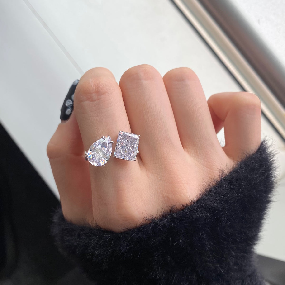 Pierścionek srebrny rodowany otwarty z dużymi cyrkoniami 6.75ct Diamond Ice Queen