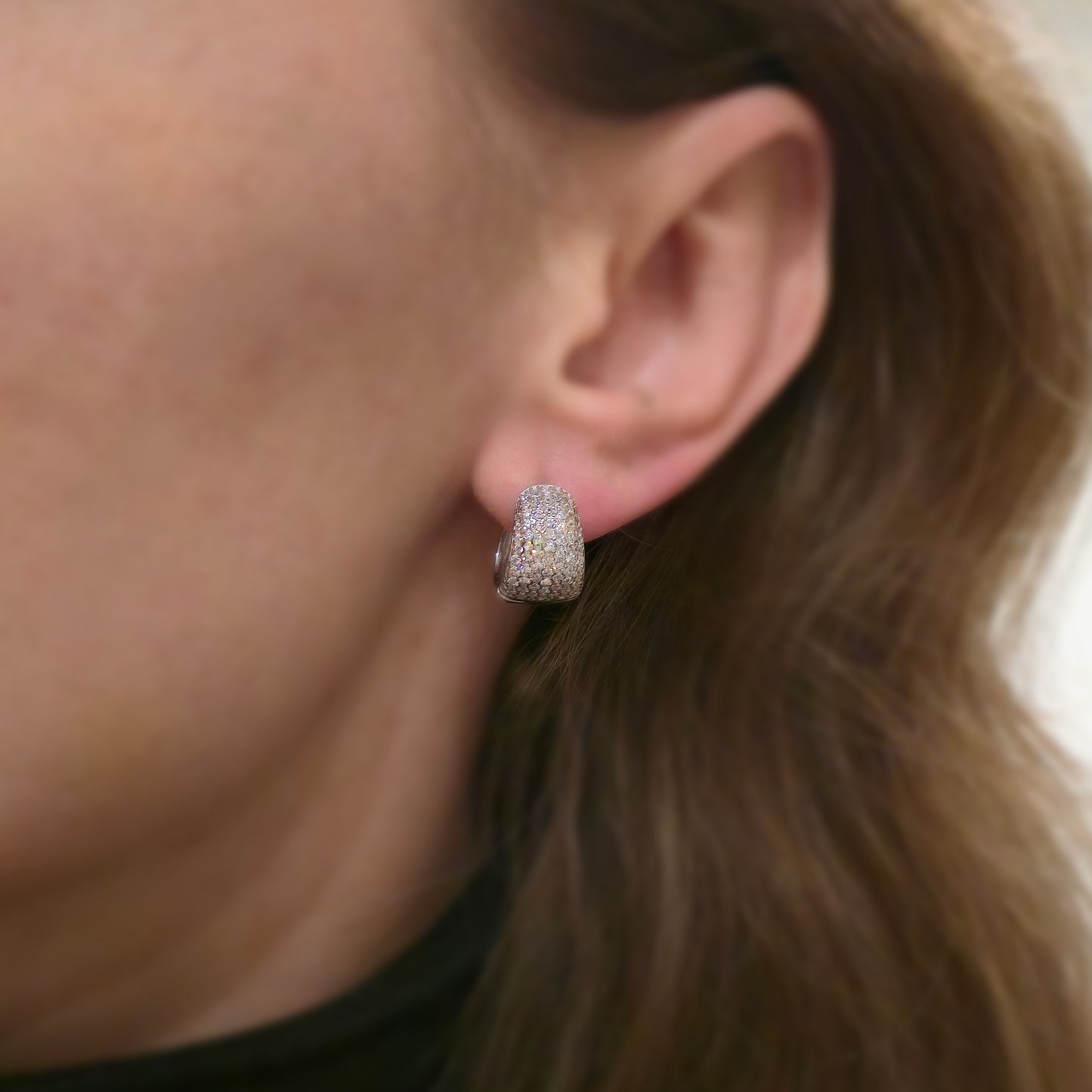 Kolczyki srebrne rodowane chunky z cyrkoniami na zatrzask Stardust