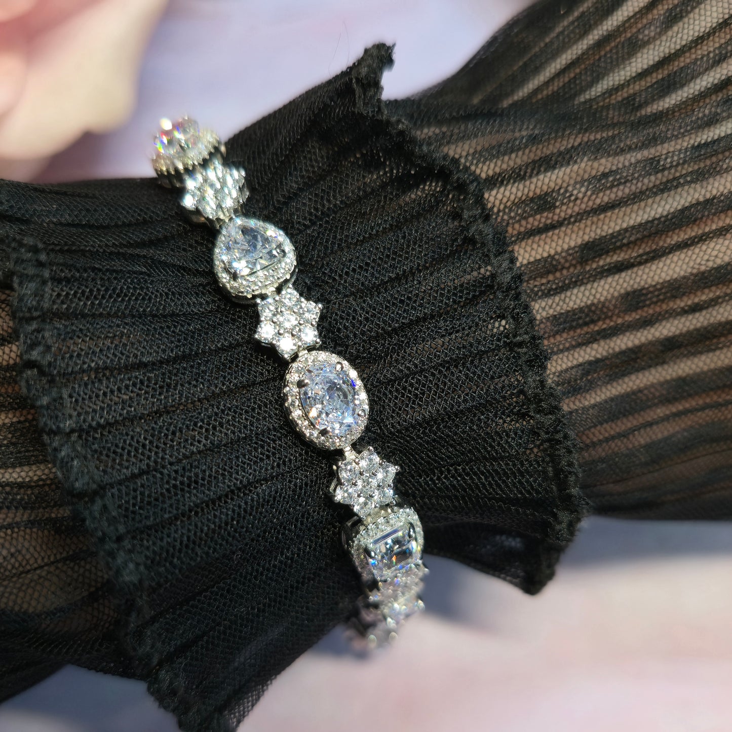 Bransoletka srebrna rodowana bogato zdobiona cyrkoniami Queen’s Diamond Empire