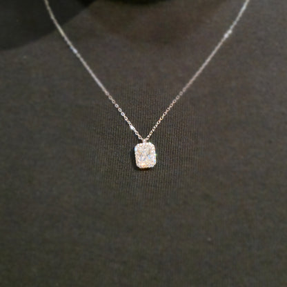 Naszyjnik srebrny rodowany z cyrkoniami HALO Aristocratic Allure