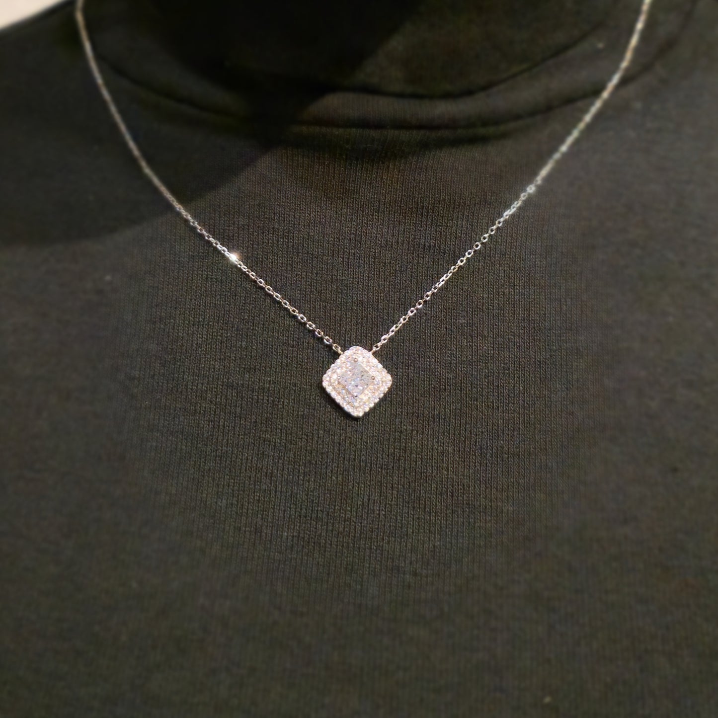 Naszyjnik srebrny rodowany z cyrkoniami Divine Duchess