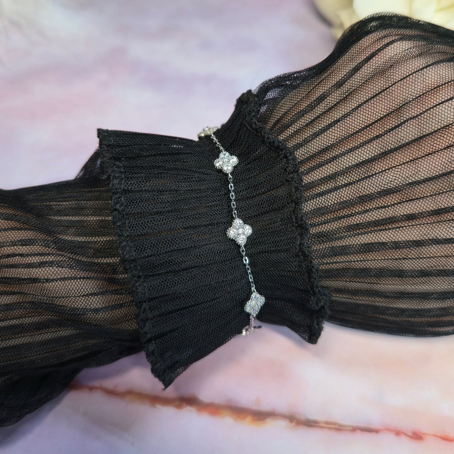 Bransoletka srebrna rodowana z cyrkoniami Radiant Blossom